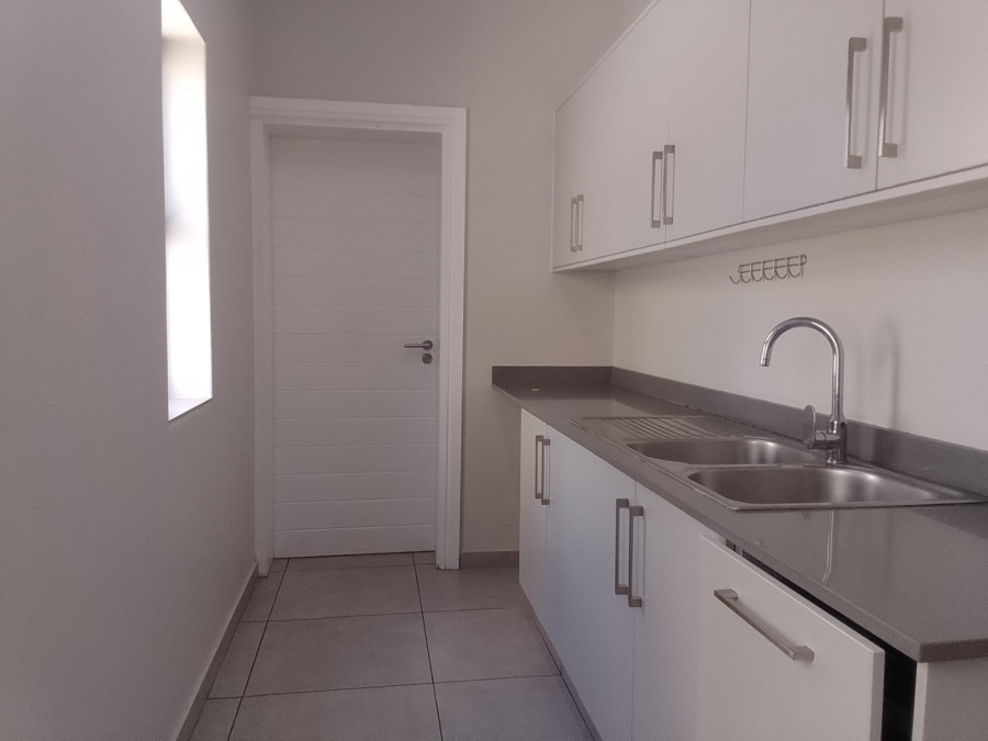 To Let 3 Bedroom Property for Rent in Blue Mountain Village Western Cape